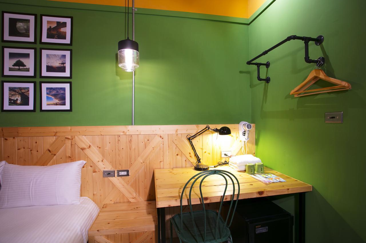Loft Hostel Fengjia Taichung Exterior foto
